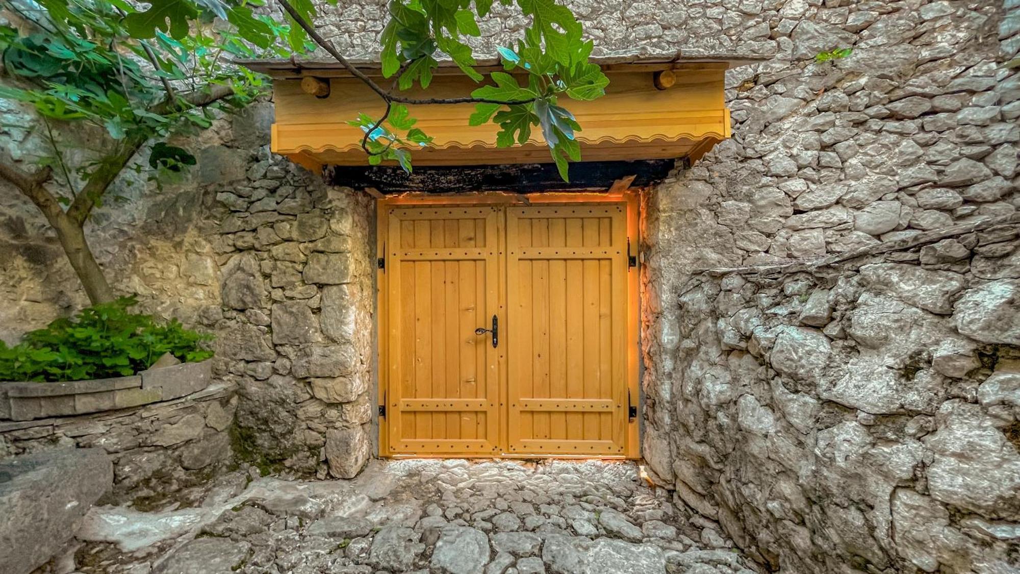 Historic With Pool And Incredible Views On The River And Landmarks Villa